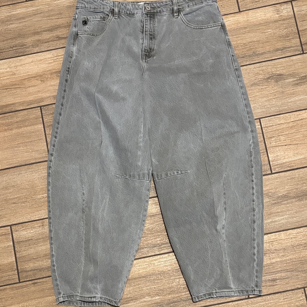 Kan Can High-Rise Barrel Leg Gray Jeans